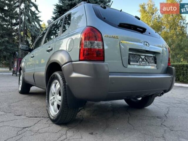 Серый Хендай Туксон, объемом двигателя 2 л и пробегом 110 тыс. км за 10200 $, фото 7 на Automoto.ua
