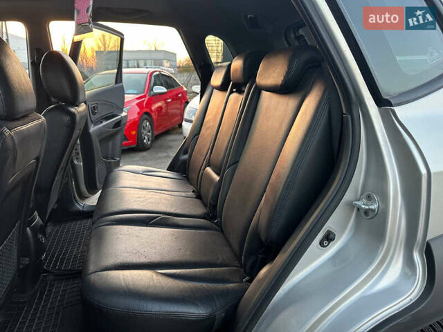 Серый Хендай Туксон, объемом двигателя 1.98 л и пробегом 167 тыс. км за 7300 $, фото 21 на Automoto.ua