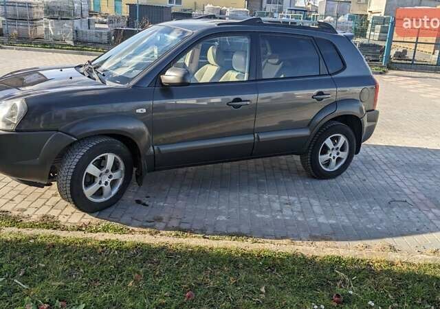 Хендай Туксон 2007 у Івано-Франківську на Automoto.ua Сірий Хендай Туксон, об'ємом двигуна 2 л та пробігом 260 тис. км за 7950 $, фото 8 на Automoto.ua
