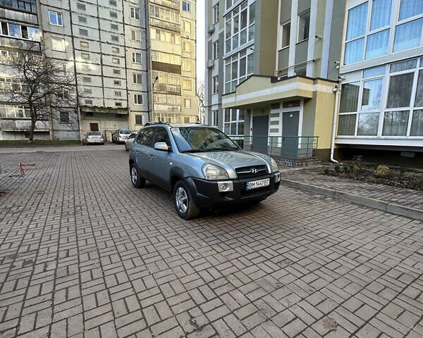 Серый Хендай Туксон, объемом двигателя 1.98 л и пробегом 269 тыс. км за 7500 $, фото 1 на Automoto.ua