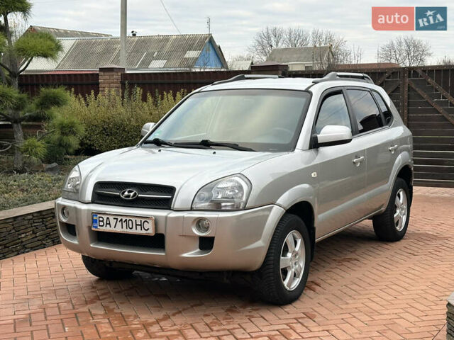 Серый Хендай Туксон, объемом двигателя 1.98 л и пробегом 217 тыс. км за 8500 $, фото 23 на Automoto.ua