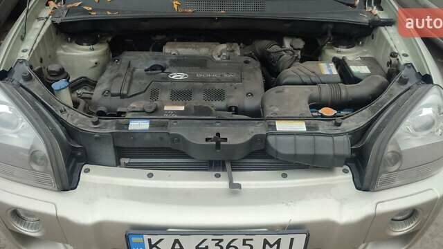 Серый Хендай Туксон, объемом двигателя 1.98 л и пробегом 169 тыс. км за 7500 $, фото 18 на Automoto.ua