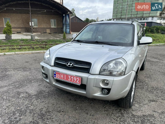 Серый Хендай Туксон, объемом двигателя 1.98 л и пробегом 193 тыс. км за 8400 $, фото 1 на Automoto.ua