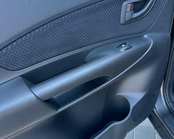 Сірий Хендай Туксон, об'ємом двигуна 1.98 л та пробігом 169 тис. км за 7300 $, фото 20 на Automoto.ua