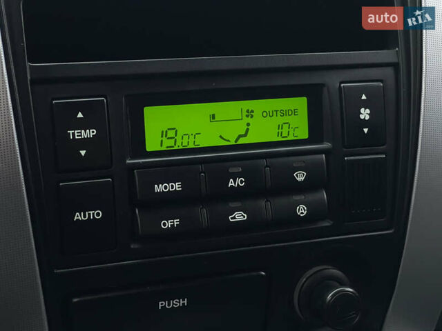 Серый Хендай Туксон, объемом двигателя 2 л и пробегом 182 тыс. км за 7600 $, фото 40 на Automoto.ua