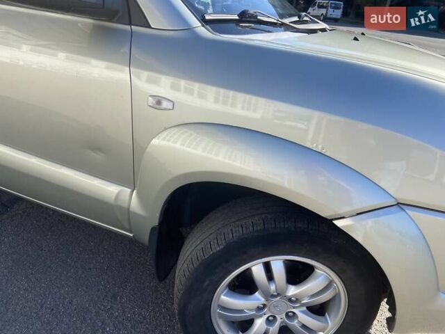 Сірий Хендай Туксон, об'ємом двигуна 1.98 л та пробігом 255 тис. км за 7350 $, фото 18 на Automoto.ua
