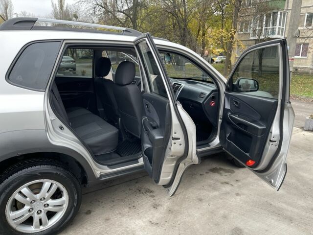 Серый Хендай Туксон, объемом двигателя 2 л и пробегом 290 тыс. км за 6400 $, фото 12 на Automoto.ua