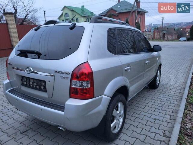 Серый Хендай Туксон, объемом двигателя 2 л и пробегом 240 тыс. км за 8300 $, фото 35 на Automoto.ua