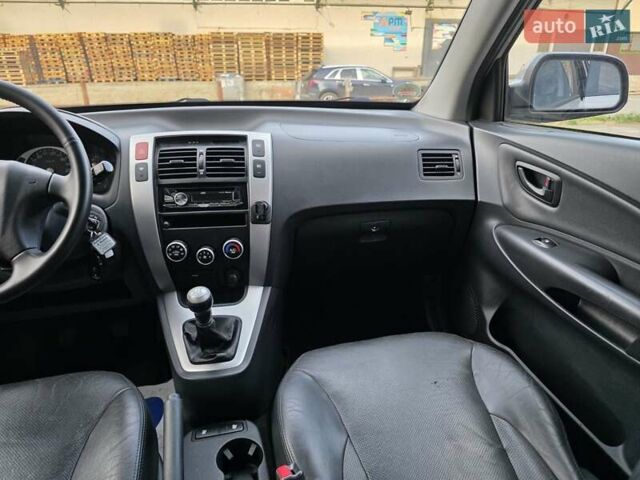 Хендай Туксон 2007 в Луцке на Automoto.ua Серый Хендай Туксон, объемом двигателя 1.98 л и пробегом 120 тыс. км за 7799 $, фото 36 на Automoto.ua