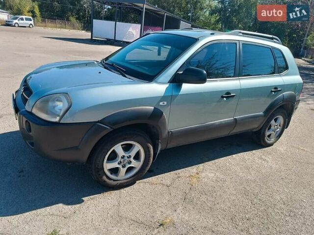 Сірий Хендай Туксон, об'ємом двигуна 1.98 л та пробігом 235 тис. км за 7500 $, фото 1 на Automoto.ua