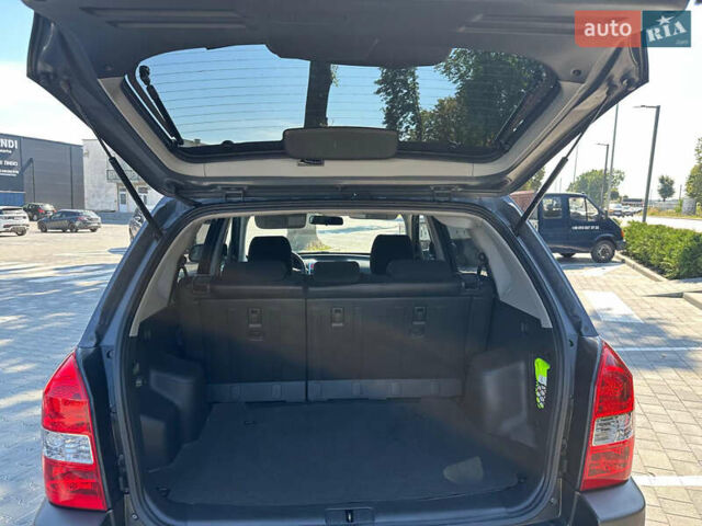 Сірий Хендай Туксон, об'ємом двигуна 1.98 л та пробігом 169 тис. км за 7300 $, фото 12 на Automoto.ua