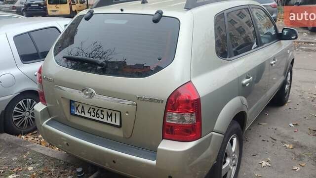 Серый Хендай Туксон, объемом двигателя 1.98 л и пробегом 169 тыс. км за 7500 $, фото 8 на Automoto.ua