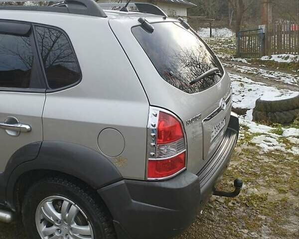 Сірий Хендай Туксон, об'ємом двигуна 1.98 л та пробігом 169 тис. км за 10500 $, фото 16 на Automoto.ua