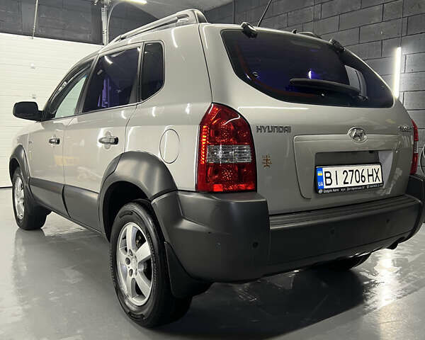 Хендай Туксон 2007 в Полтаве на Automoto.ua Серый Хендай Туксон, объемом двигателя 1.98 л и пробегом 190 тыс. км за 8300 $, фото 21 на Automoto.ua