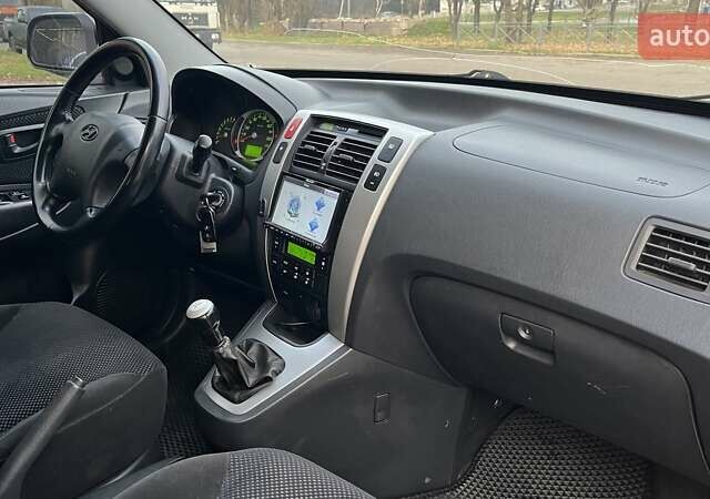 Сірий Хендай Туксон, об'ємом двигуна 1.98 л та пробігом 281 тис. км за 7200 $, фото 7 на Automoto.ua
