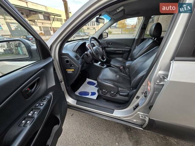 Хендай Туксон 2007 в Луцке на Automoto.ua Серый Хендай Туксон, объемом двигателя 1.98 л и пробегом 120 тыс. км за 7799 $, фото 19 на Automoto.ua