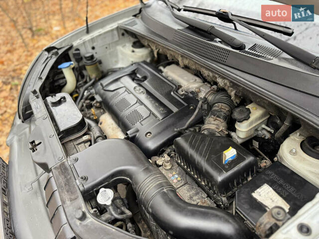 Серый Хендай Туксон, объемом двигателя 1.98 л и пробегом 269 тыс. км за 7100 $, фото 36 на Automoto.ua