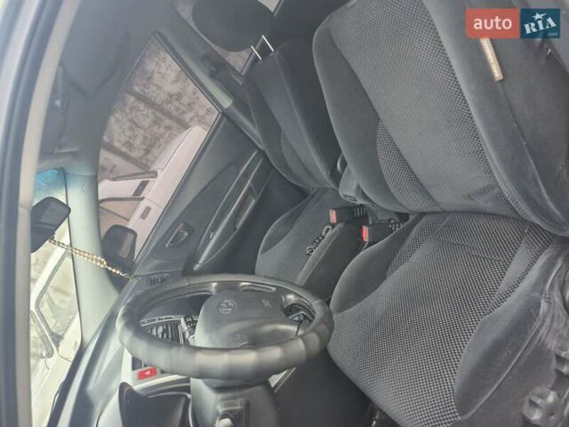 Серый Хендай Туксон, объемом двигателя 1.98 л и пробегом 231 тыс. км за 7700 $, фото 3 на Automoto.ua