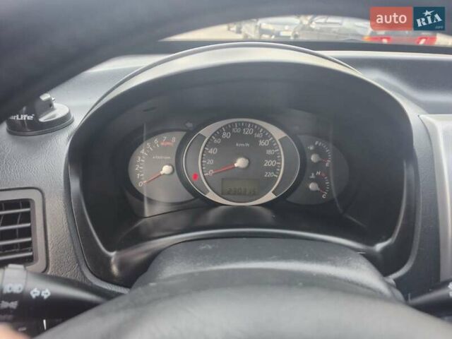 Серый Хендай Туксон, объемом двигателя 1.98 л и пробегом 231 тыс. км за 7700 $, фото 1 на Automoto.ua