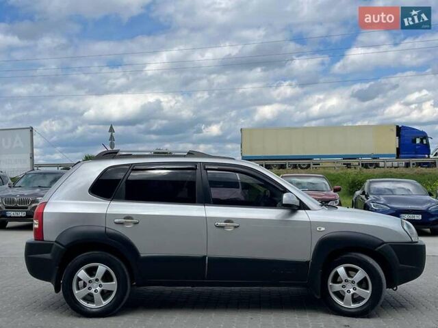 Серый Хендай Туксон, объемом двигателя 2 л и пробегом 255 тыс. км за 7490 $, фото 10 на Automoto.ua