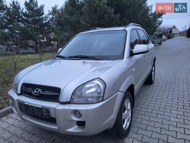 Серый Хендай Туксон, объемом двигателя 2 л и пробегом 240 тыс. км за 8300 $, фото 58 на Automoto.ua