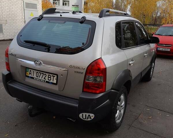 Сірий Хендай Туксон, об'ємом двигуна 2 л та пробігом 182 тис. км за 8800 $, фото 6 на Automoto.ua