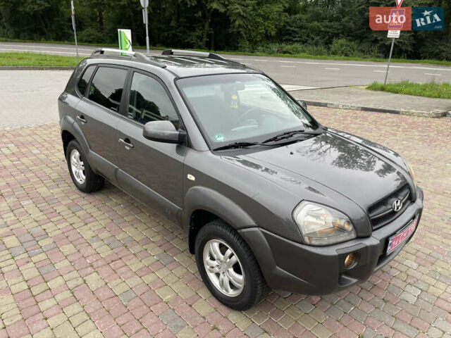 Хендай Туксон 2007 в Калуше на Automoto.ua Серый Хендай Туксон, объемом двигателя 2 л и пробегом 182 тыс. км за 7600 $, фото 18 на Automoto.ua