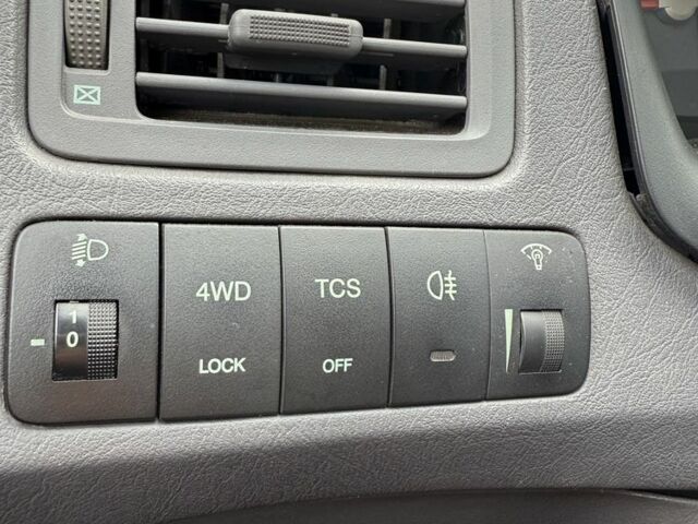 Серый Хендай Туксон, объемом двигателя 2 л и пробегом 175 тыс. км за 3400 $, фото 16 на Automoto.ua