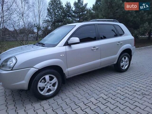 Серый Хендай Туксон, объемом двигателя 2 л и пробегом 240 тыс. км за 8300 $, фото 51 на Automoto.ua