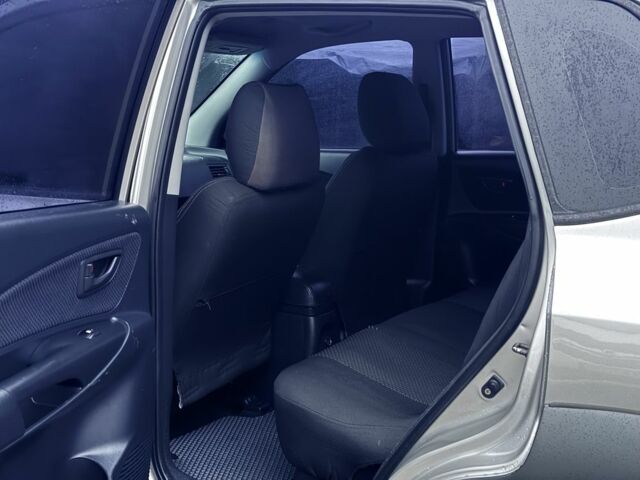 Серый Хендай Туксон, объемом двигателя 2 л и пробегом 305 тыс. км за 7200 $, фото 10 на Automoto.ua