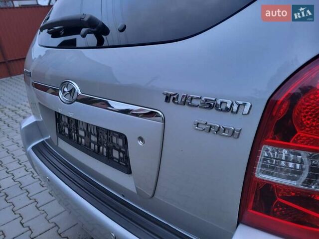 Серый Хендай Туксон, объемом двигателя 2 л и пробегом 240 тыс. км за 8300 $, фото 40 на Automoto.ua