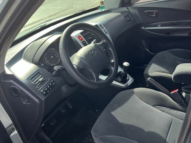 Сірий Хендай Туксон, об'ємом двигуна 2 л та пробігом 170 тис. км за 8700 $, фото 9 на Automoto.ua