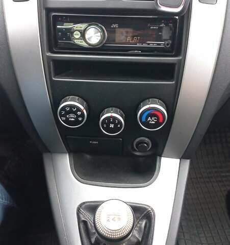 Сірий Хендай Туксон, об'ємом двигуна 2 л та пробігом 203 тис. км за 7700 $, фото 11 на Automoto.ua