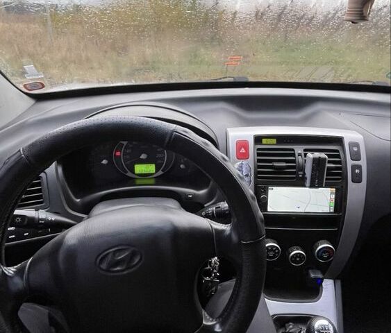 Сірий Хендай Туксон, об'ємом двигуна 2.9 л та пробігом 310 тис. км за 4300 $, фото 3 на Automoto.ua