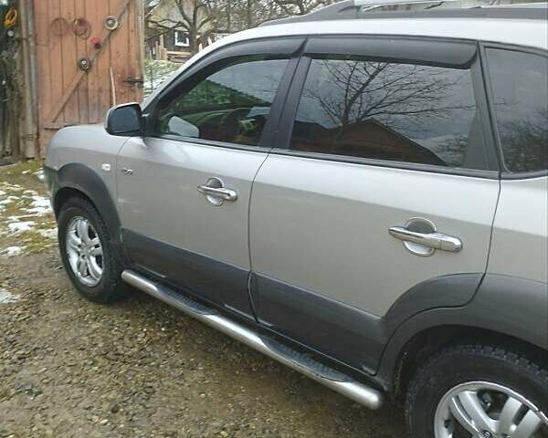 Сірий Хендай Туксон, об'ємом двигуна 1.98 л та пробігом 169 тис. км за 10500 $, фото 13 на Automoto.ua