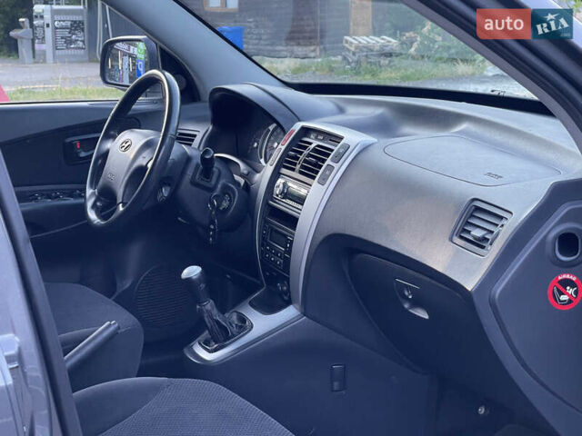 Серый Хендай Туксон, объемом двигателя 2 л и пробегом 182 тыс. км за 7600 $, фото 25 на Automoto.ua
