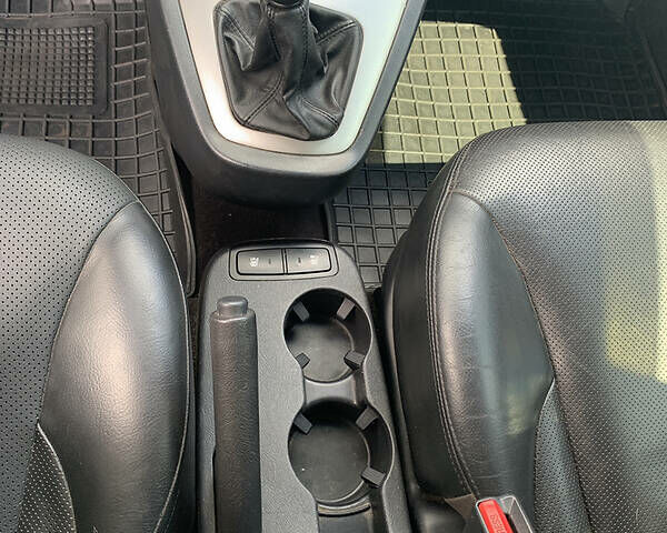 Сірий Хендай Туксон, об'ємом двигуна 1.98 л та пробігом 227 тис. км за 7500 $, фото 14 на Automoto.ua