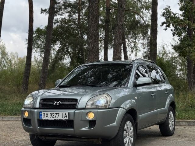 Серый Хендай Туксон, объемом двигателя 2 л и пробегом 159 тыс. км за 7299 $, фото 1 на Automoto.ua