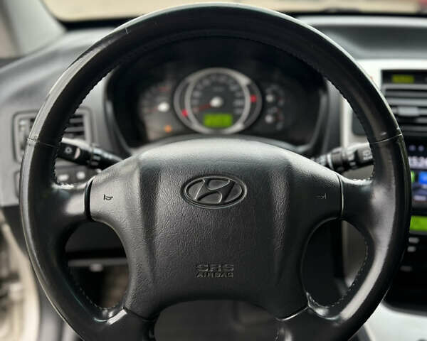 Хендай Туксон 2007 в Запорожье на Automoto.ua Серый Хендай Туксон, объемом двигателя 2 л и пробегом 230 тыс. км за 7900 $, фото 16 на Automoto.ua