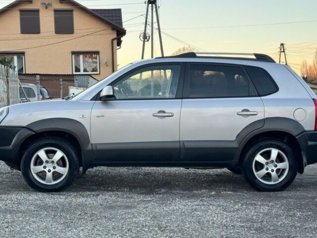 Сірий Хендай Туксон, об'ємом двигуна 2 л та пробігом 233 тис. км за 2350 $, фото 5 на Automoto.ua