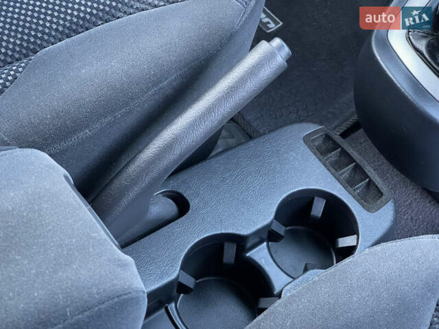 Серый Хендай Туксон, объемом двигателя 2 л и пробегом 182 тыс. км за 7600 $, фото 38 на Automoto.ua