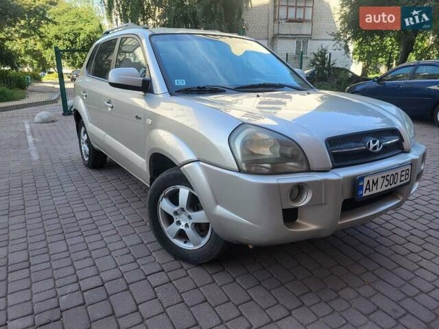 Сірий Хендай Туксон, об'ємом двигуна 2 л та пробігом 241 тис. км за 6500 $, фото 10 на Automoto.ua