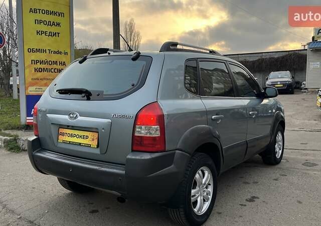 Сірий Хендай Туксон, об'ємом двигуна 1.98 л та пробігом 281 тис. км за 7200 $, фото 4 на Automoto.ua