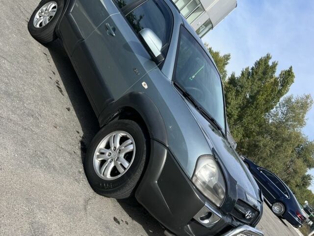 Сірий Хендай Туксон, об'ємом двигуна 2 л та пробігом 170 тис. км за 8700 $, фото 2 на Automoto.ua