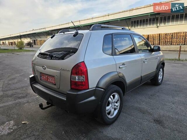 Хендай Туксон 2007 в Луцке на Automoto.ua Серый Хендай Туксон, объемом двигателя 1.98 л и пробегом 120 тыс. км за 7799 $, фото 9 на Automoto.ua