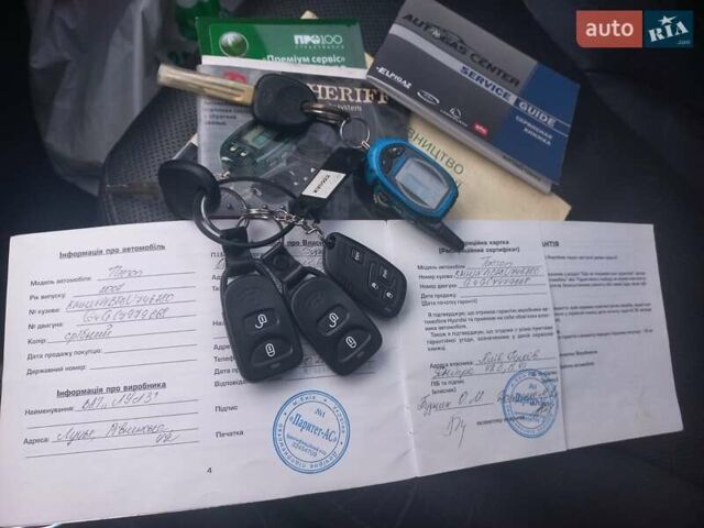 Сірий Хендай Туксон, об'ємом двигуна 2 л та пробігом 190 тис. км за 8600 $, фото 7 на Automoto.ua