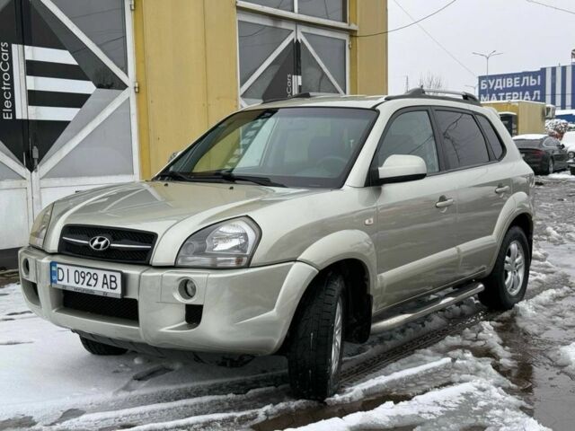 Серый Хендай Туксон, объемом двигателя 2 л и пробегом 257 тыс. км за 6500 $, фото 4 на Automoto.ua