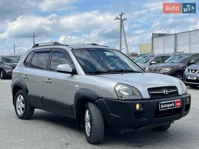Серый Хендай Туксон, объемом двигателя 2 л и пробегом 255 тыс. км за 7490 $, фото 2 на Automoto.ua