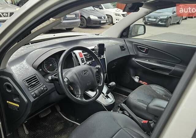 Серый Хендай Туксон, объемом двигателя 2 л и пробегом 330 тыс. км за 4000 $, фото 21 на Automoto.ua