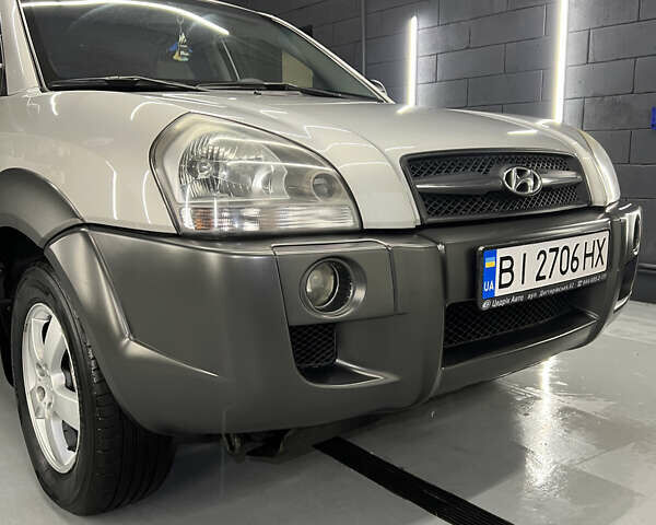Хендай Туксон 2007 в Полтаве на Automoto.ua Серый Хендай Туксон, объемом двигателя 1.98 л и пробегом 190 тыс. км за 8300 $, фото 19 на Automoto.ua